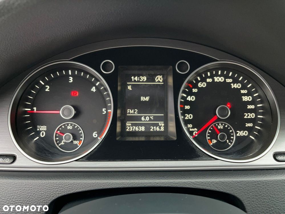 Volkswagen Passat - 25