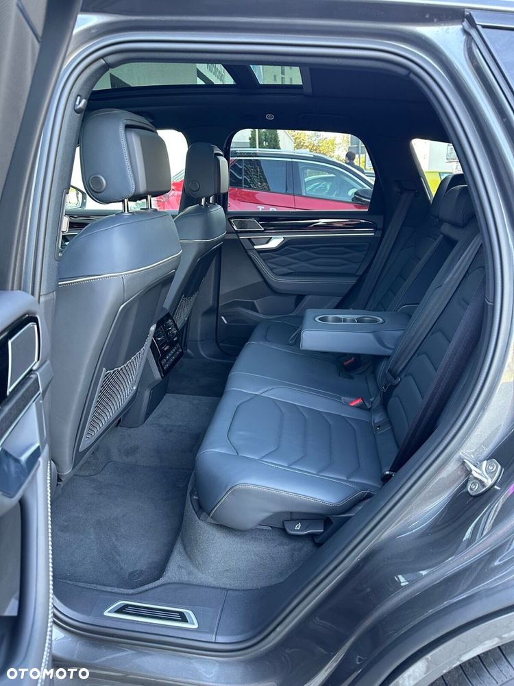 Volkswagen Touareg 3.0 V6 TDI 4Motion R-Line - 16