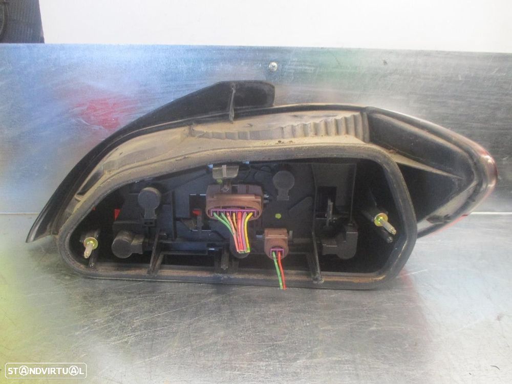 FAROLIM TRASEIRO ESQUERDO PEUGEOT 406 1999 -2255G - 2