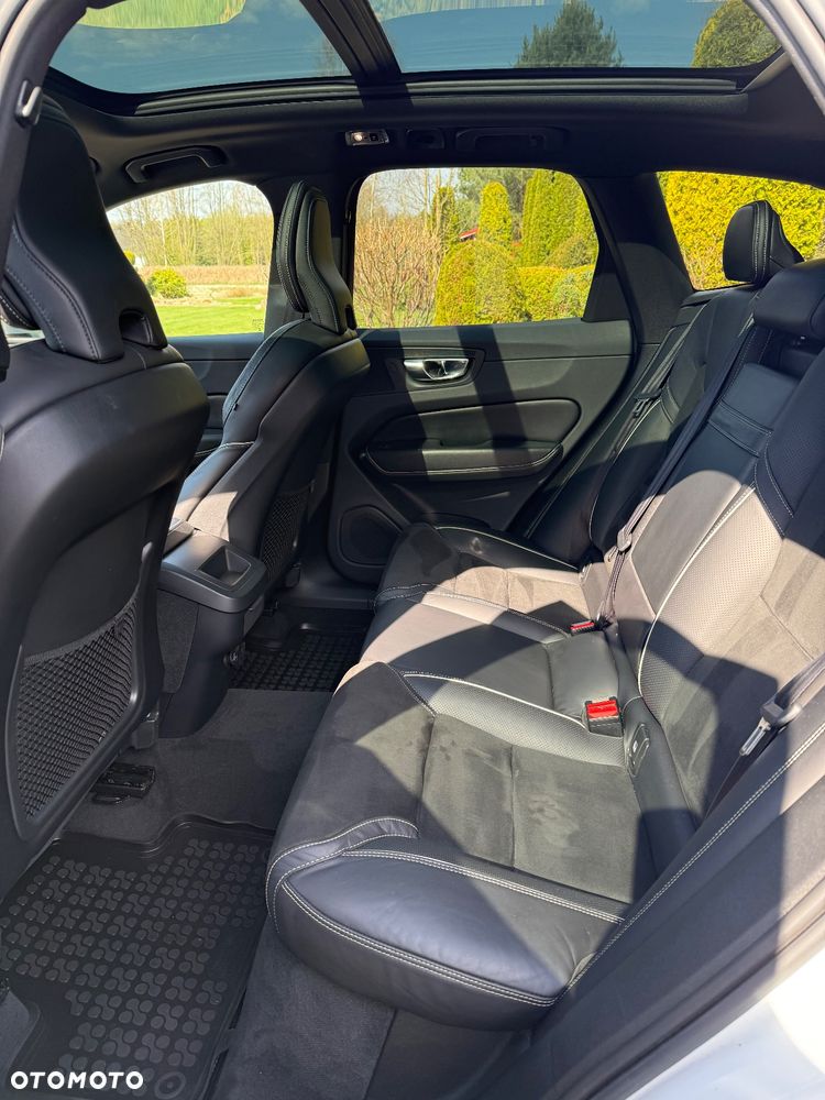 Volvo XC 60 D5 AWD R-Design - 7