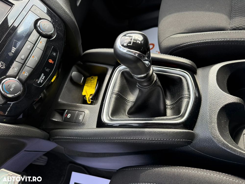 Nissan Qashqai 1.5 DCI Start/Stop N-Connecta - 12