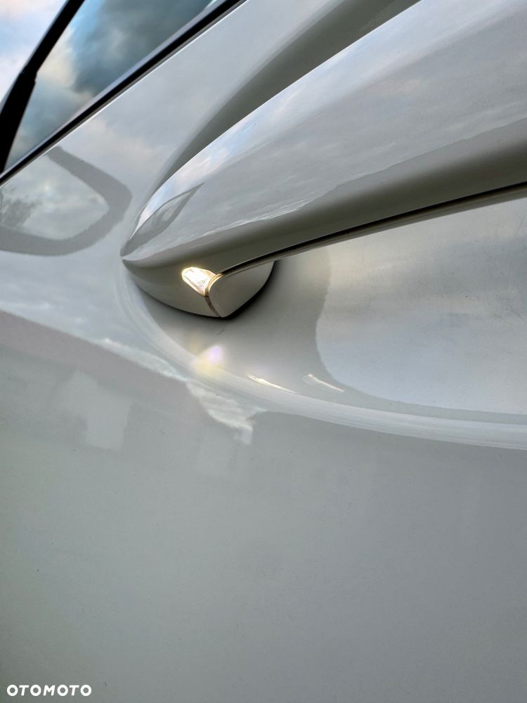 BMW Seria 3 320d xDrive mHEV - 29