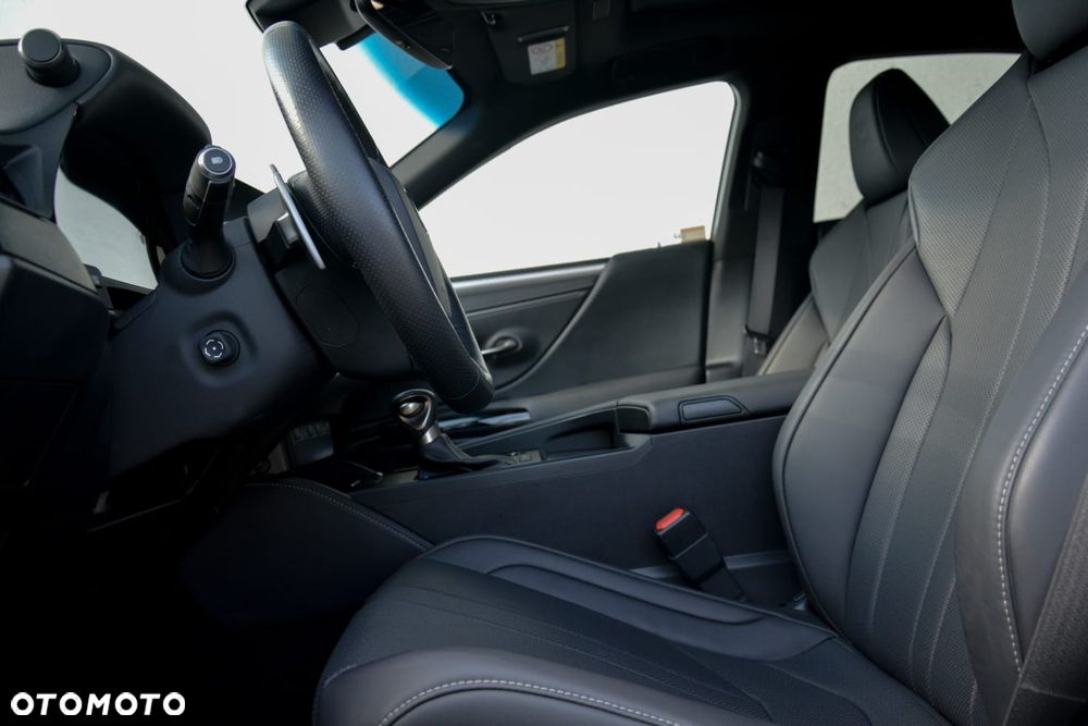 Lexus ES 300h F Sport Edition - 9