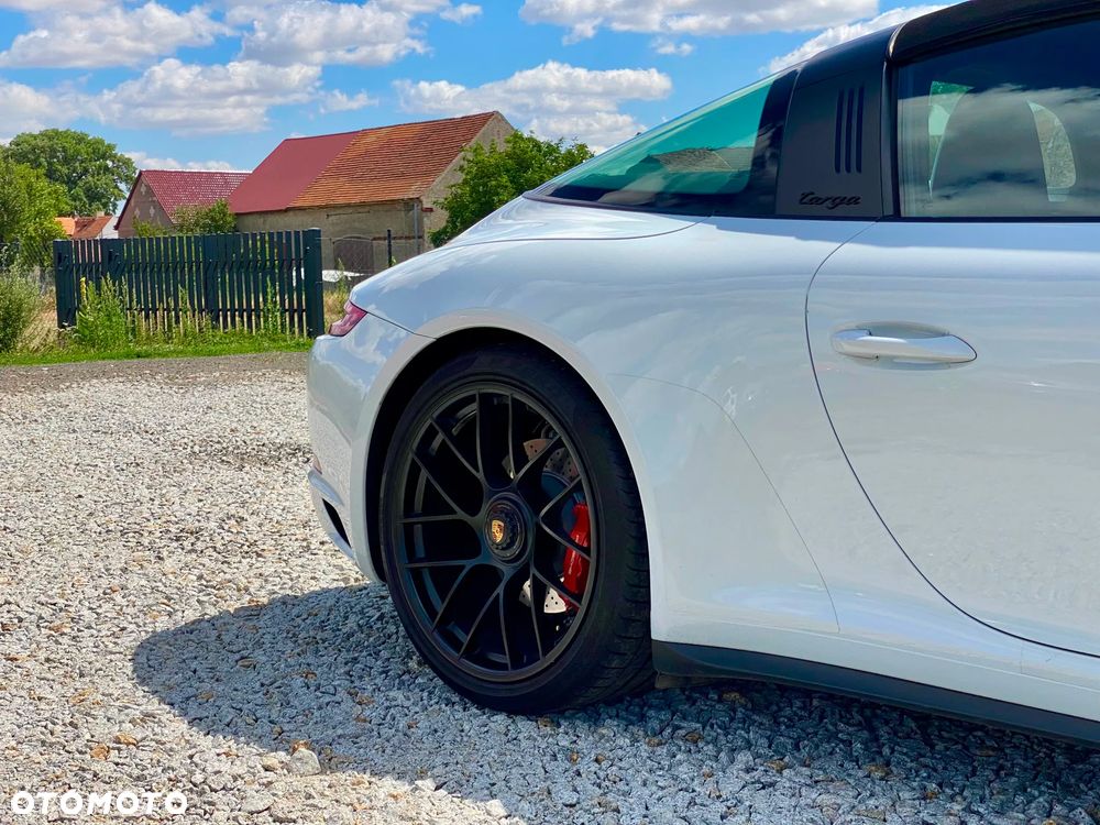 Porsche 911 Targa 4 GTS PDK - 8