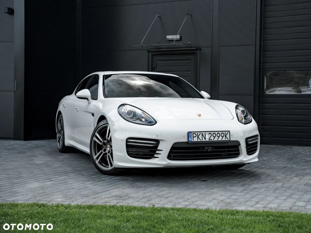 Porsche Panamera GTS PDK - 12