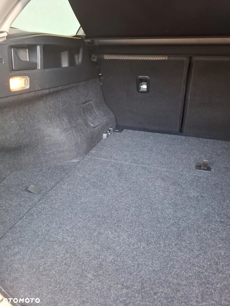 Toyota Auris 1.6 Selection - 11