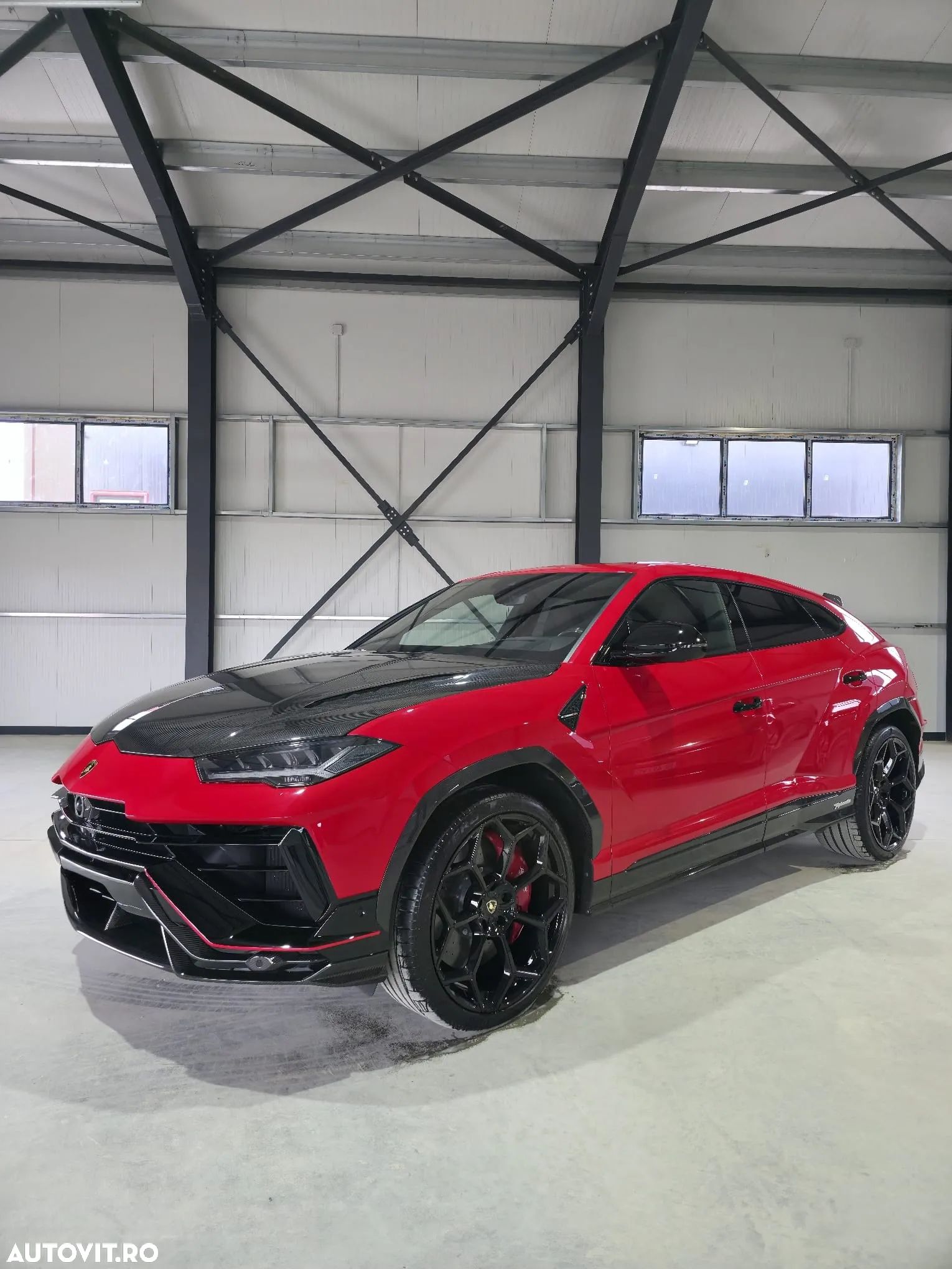 Lamborghini URUS Standard - 1