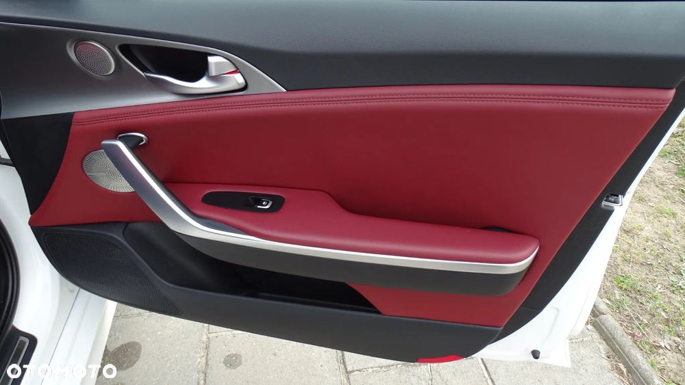 Kia Stinger - 35