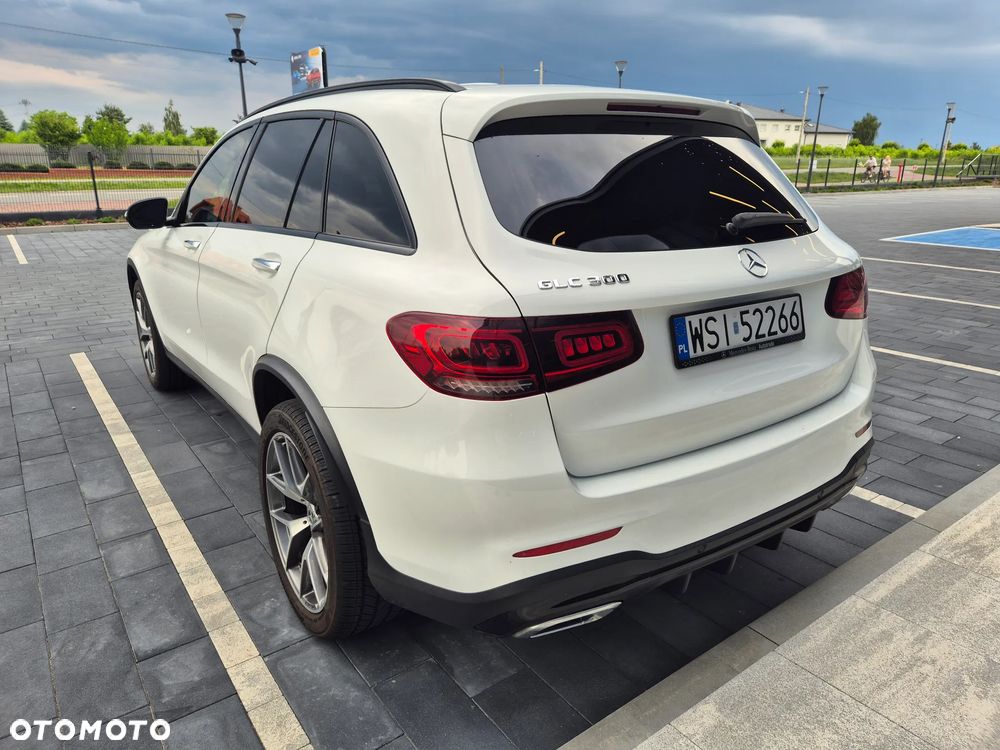 Mercedes-Benz GLC 300 4Matic 9G-TRONIC AMG Line Plus - 3