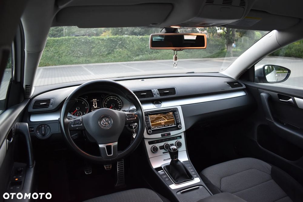 Volkswagen Passat 2.0 TDI BlueMotion Technology Exclusive - 29