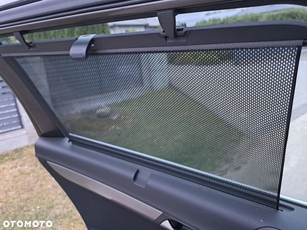 Volkswagen Passat Variant 2.0 TDI BlueMotion Technology Highline - 17