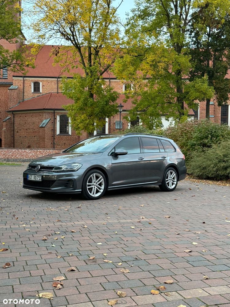 Volkswagen Golf - 1