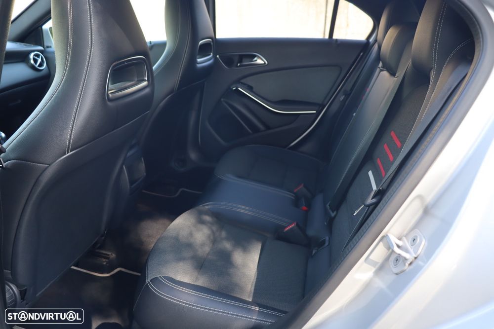 Mercedes-Benz A 180 d AMG Line - 10