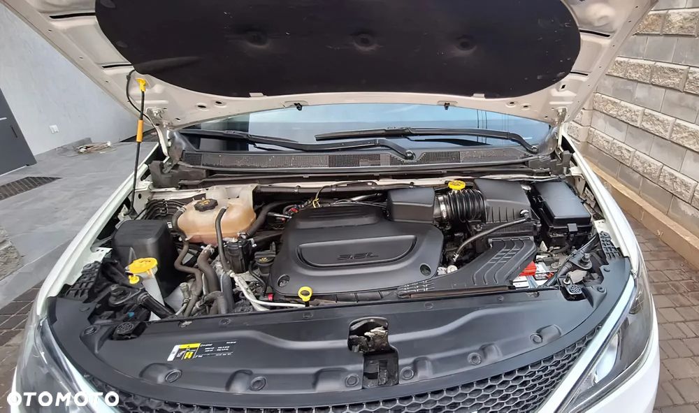 Chrysler Pacifica - 11