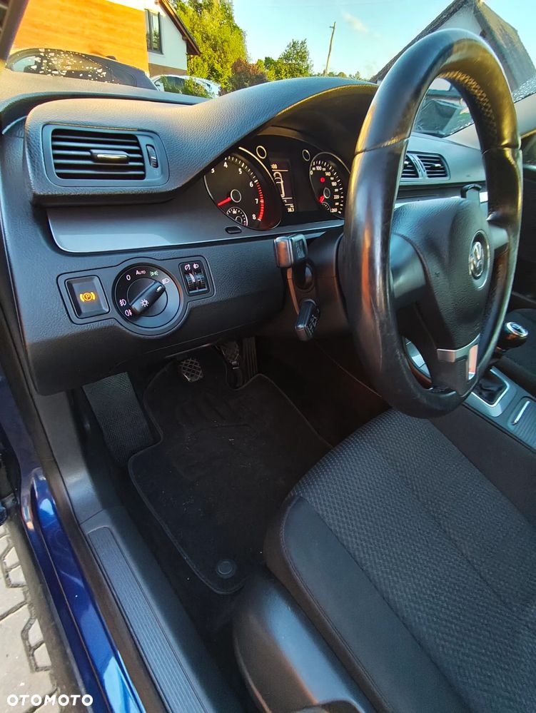 Volkswagen Passat - 12