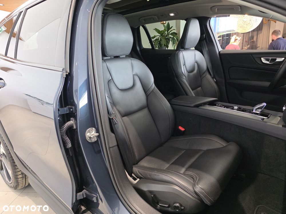 Volvo V60 Cross Country - 22