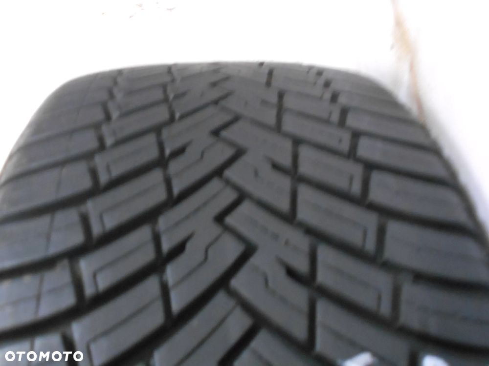 OPONA POJEDYNKA 215/55R17 PIRELLI ALL SEASON CINTURATO SF2 SEAL DOT 3921 7.7MM - 2