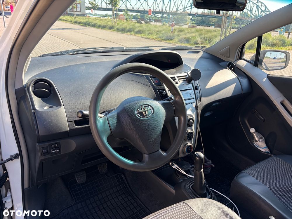 Toyota Yaris 1.4 D-4D Terra A/C - 11