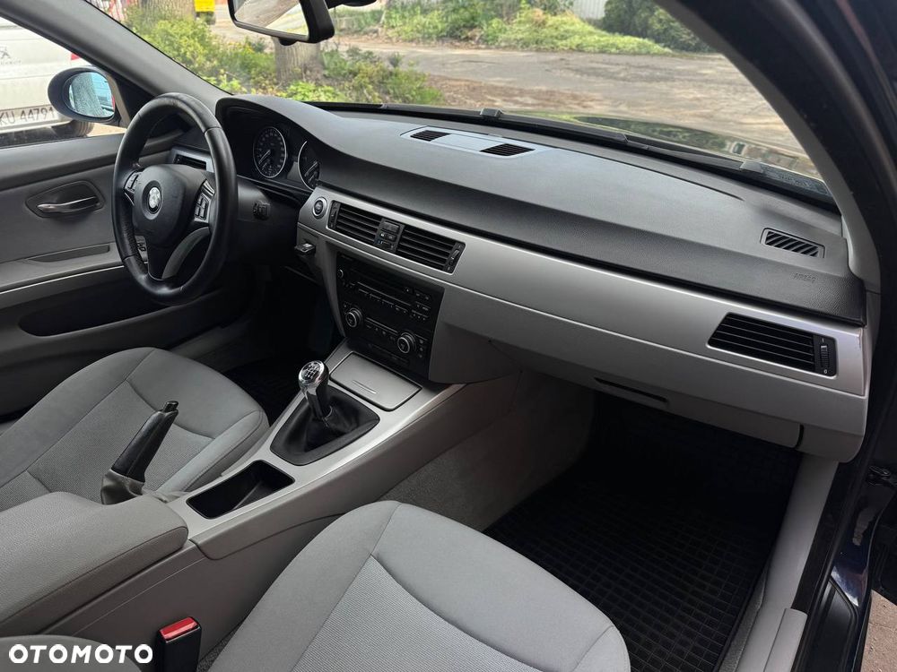 BMW Seria 3 320d - 22
