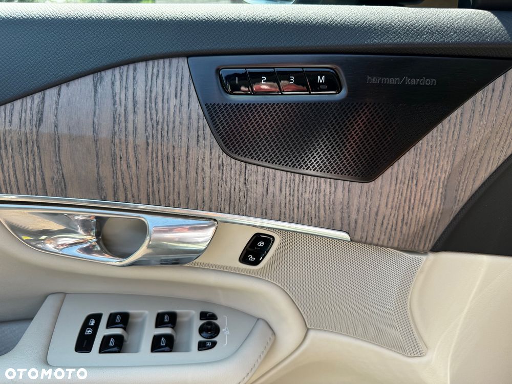Volvo XC 90 - 38