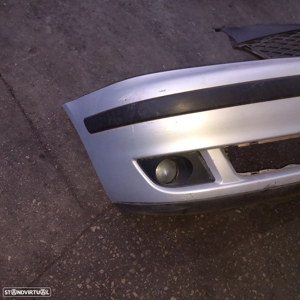 Para-choques da frente Ford Galaxy modelo de 2000 a 2006 precisa de reparação - 1