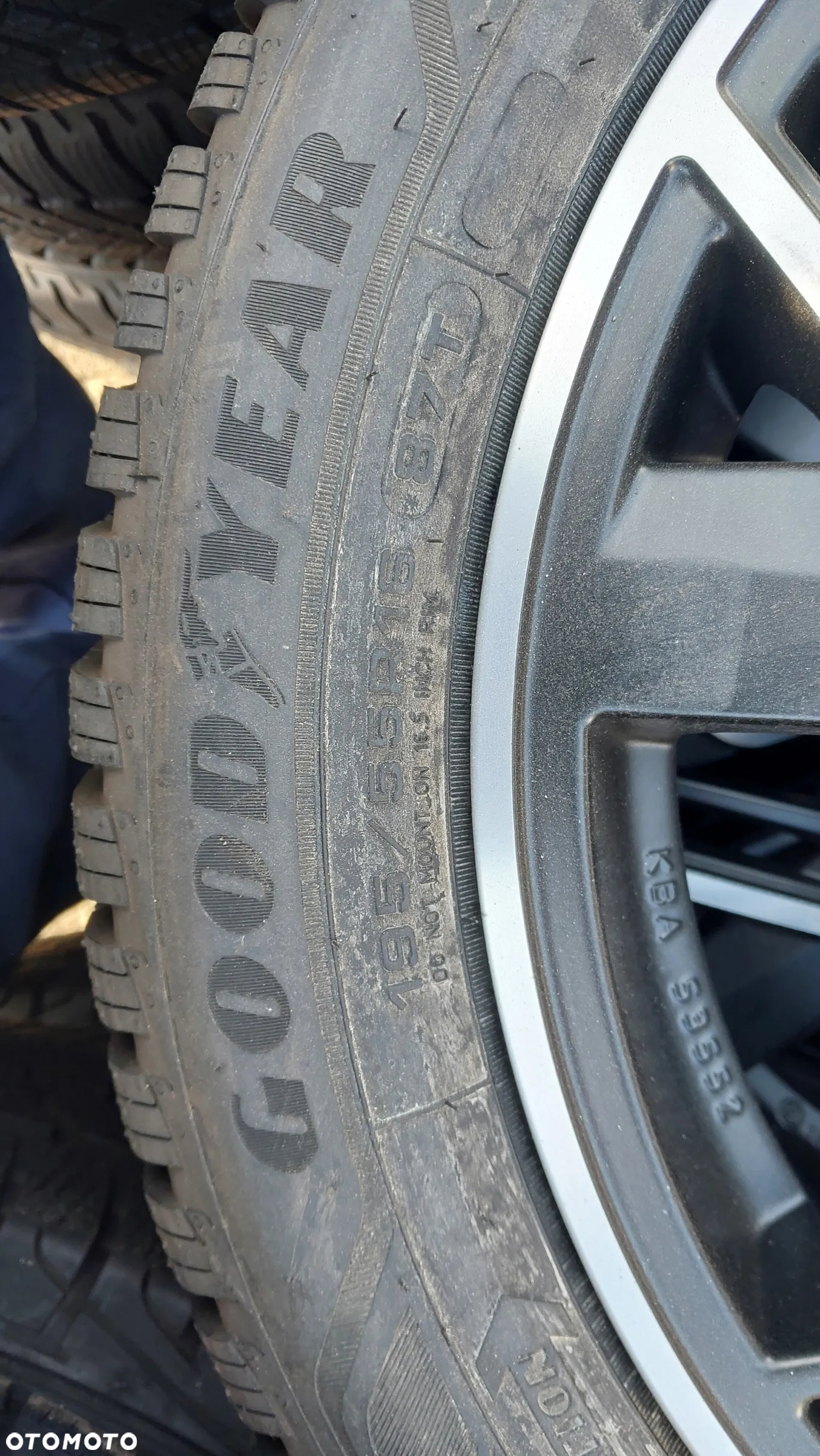 TOYOTA YARIS IV KOŁA ZIMOWE 195/55R16 GOODYER CZUJNIKI CIŚNIENIA 5x100 et50 6jx16 - 6