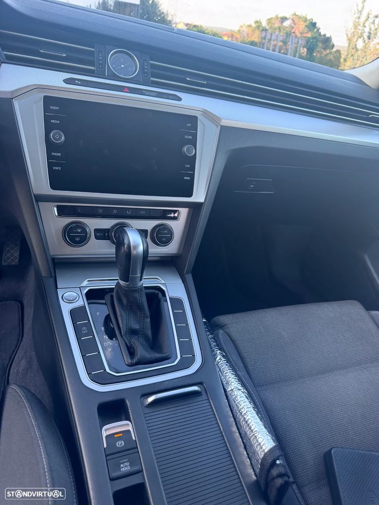 VW Passat Variant 1.6 TDI Confortline DSG - 8