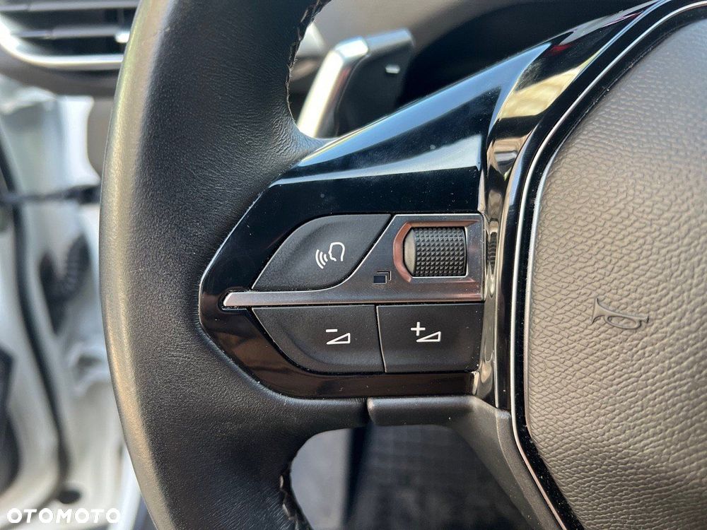 Peugeot 3008 1.2 PureTech Allure Pack S&S EAT8 - 14