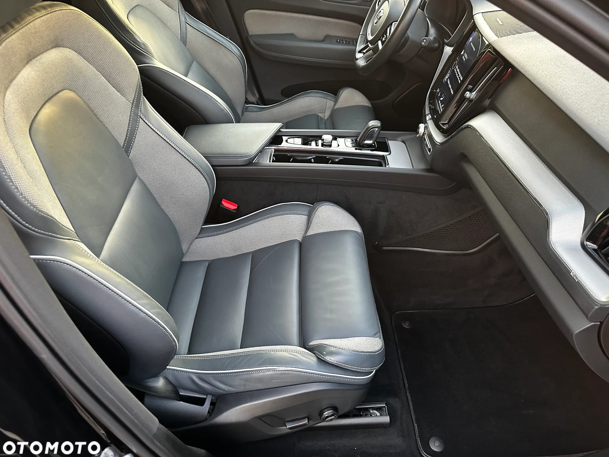 Volvo XC 60 B4 D AWD R-Design - 18