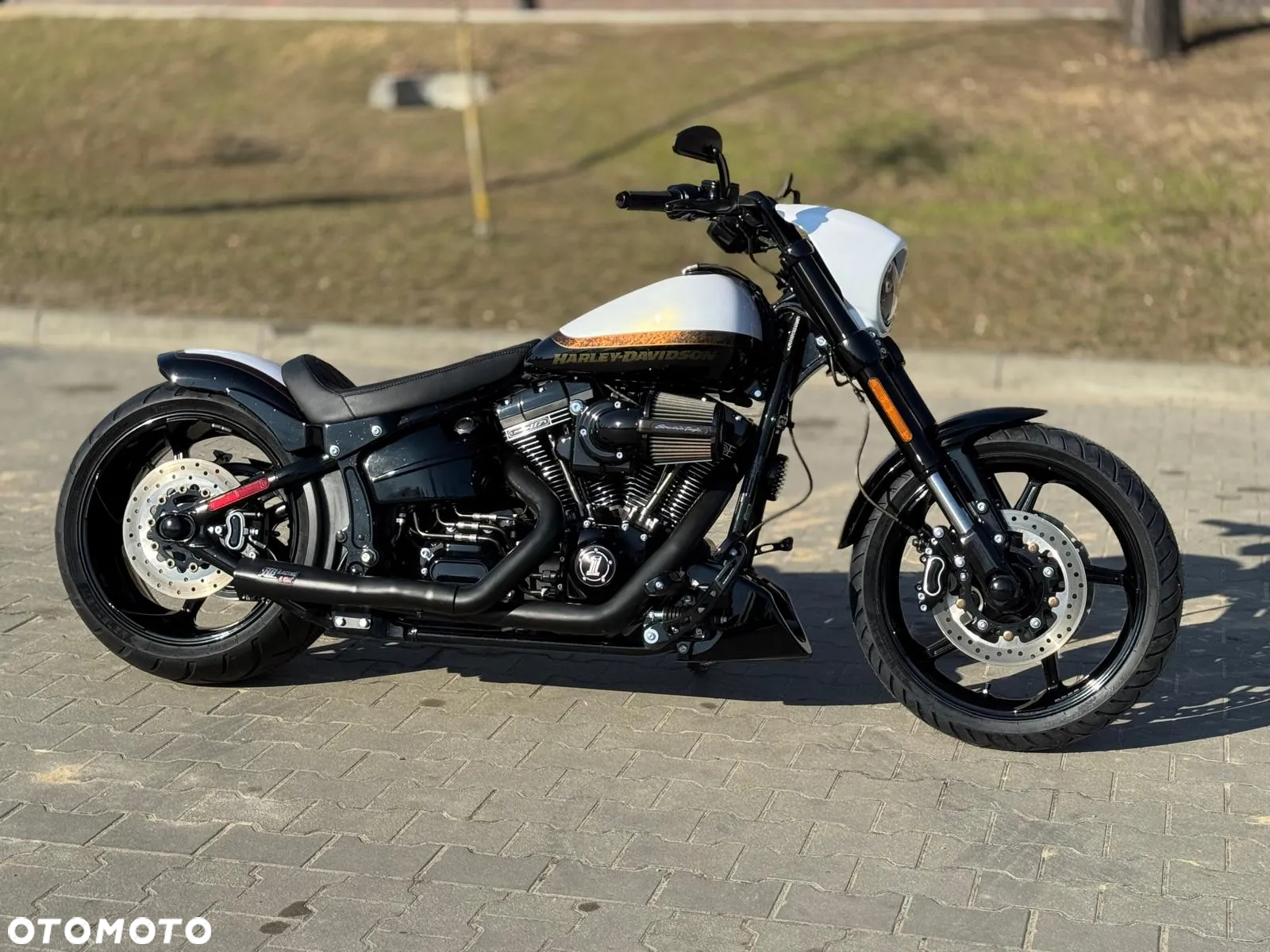 Harley-Davidson Softail Breakout - 5