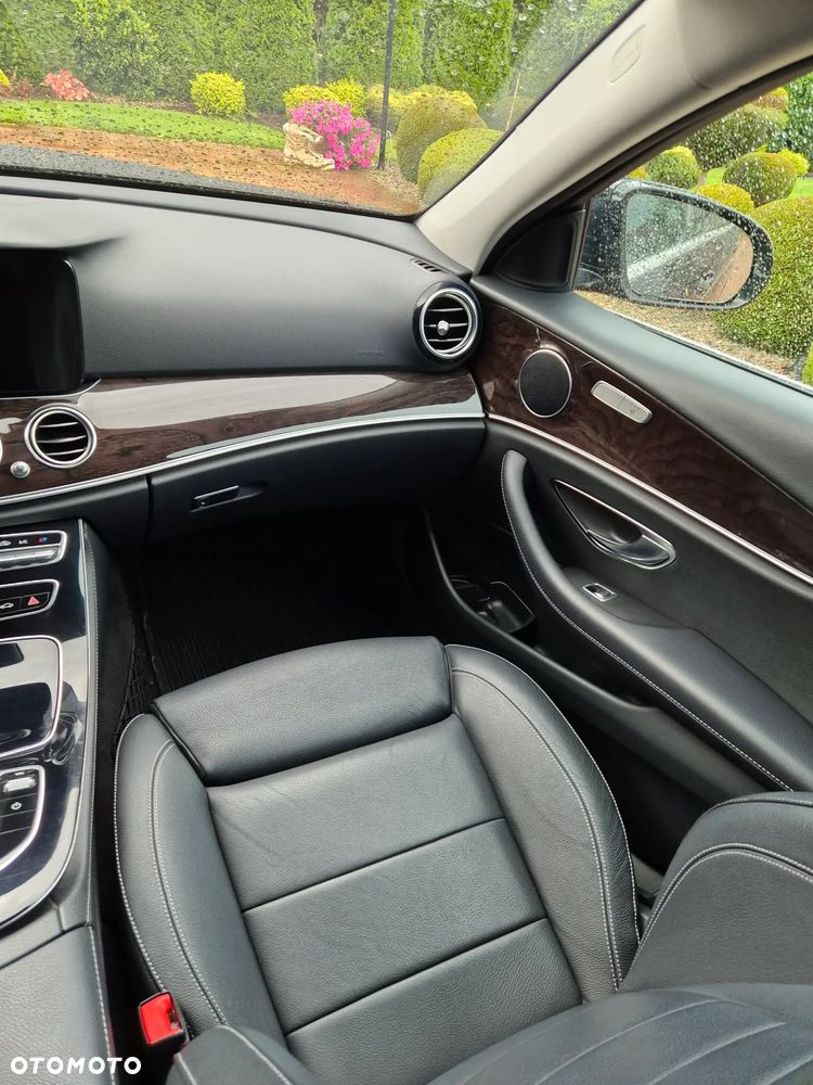 Mercedes-Benz Klasa E 220 d 4-Matic 9G-TRONIC - 11