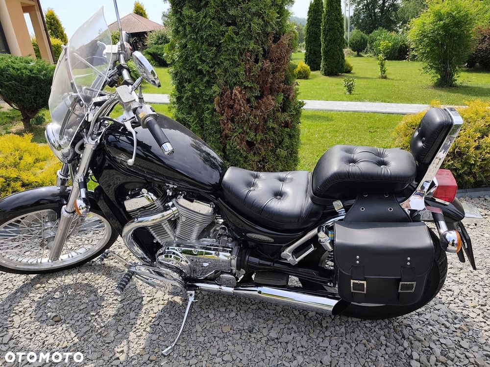 Suzuki Intruder - 2