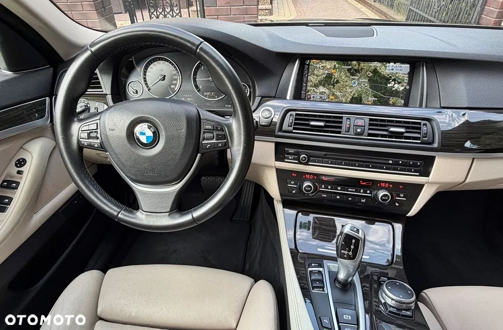 BMW Seria 5 525d Luxury Line - 28
