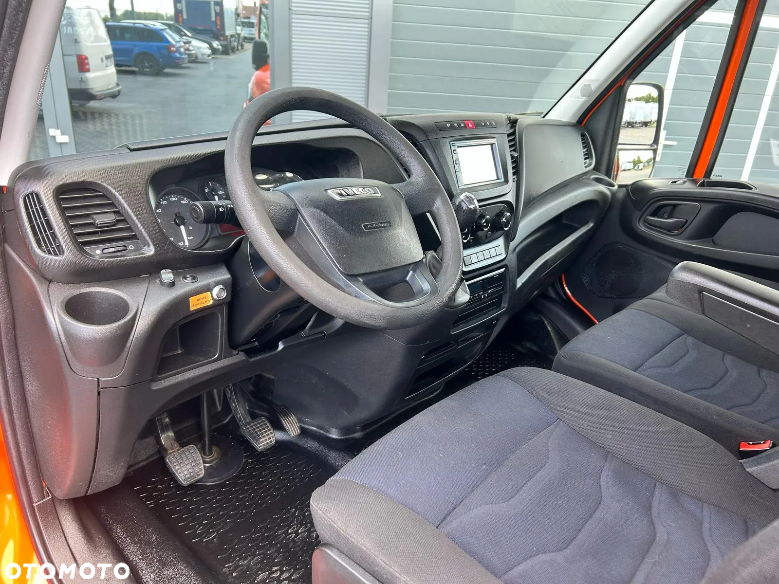 Iveco Daily 35C14 Skrzynia 4m + winda **KLIMA**NA BLIŹNIAKACH**2019R** - 9