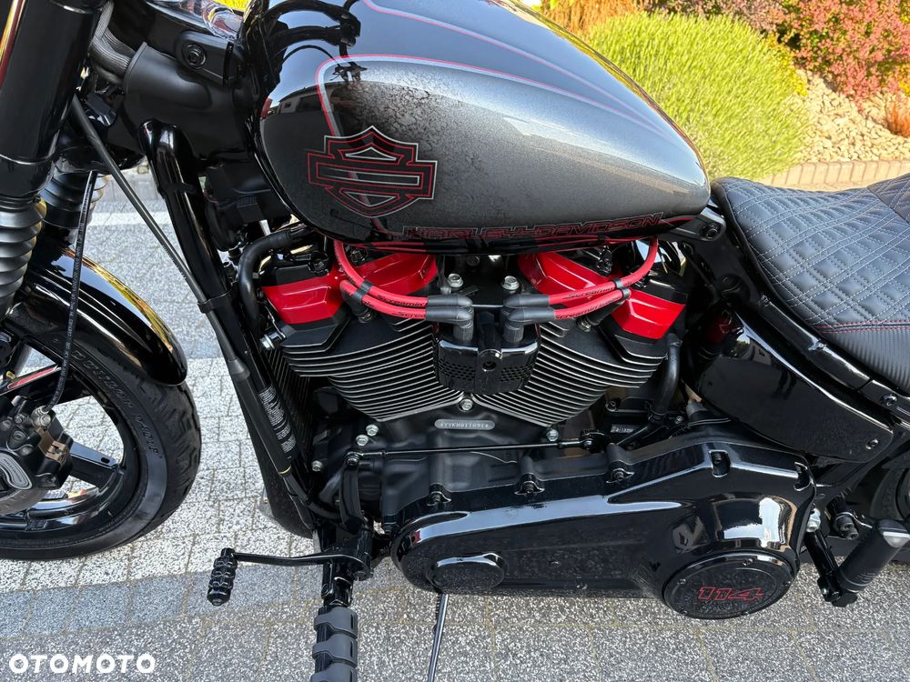 Harley-Davidson Softail Street Bob - 18