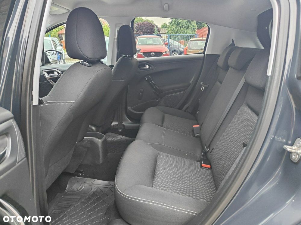 Peugeot 208 - 25