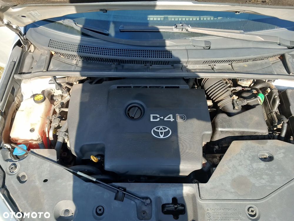 Toyota Avensis 2.0 D-4D - 11