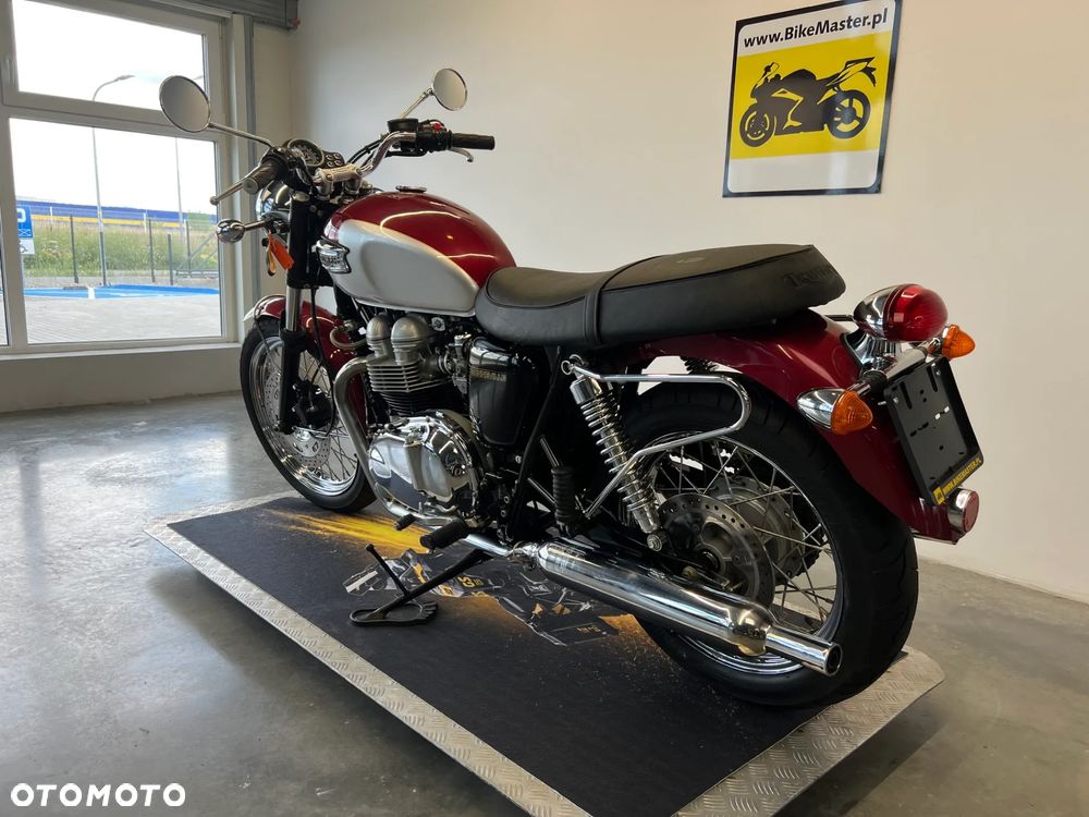 Triumph Bonneville - 16