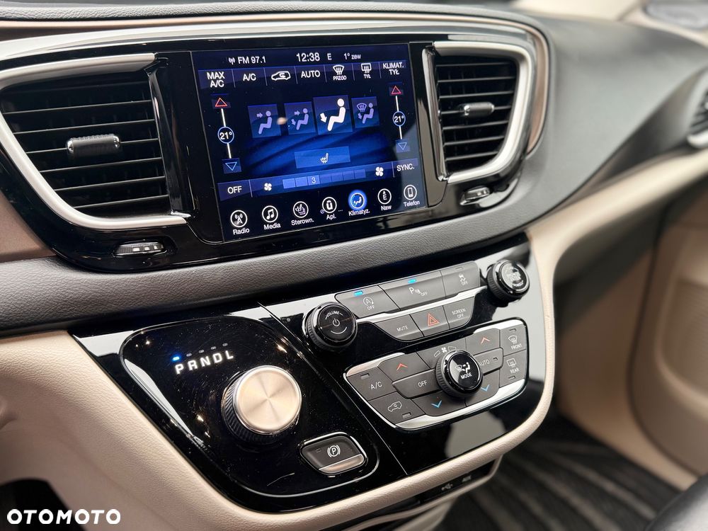 Chrysler Pacifica - 18