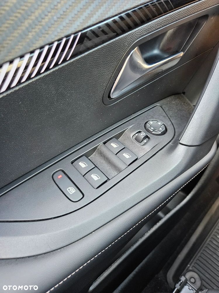 Peugeot 2008 PureTech 100 Allure S&S BVM6 - 19