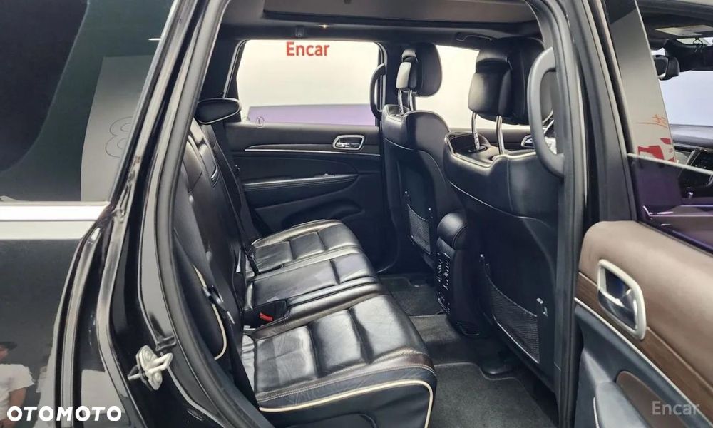 Jeep Grand Cherokee - 16
