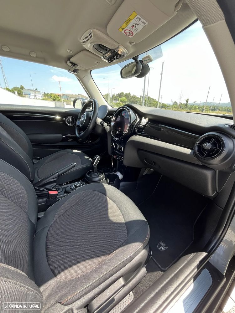MINI 3 Portas Cooper Premium Essential Auto - 13