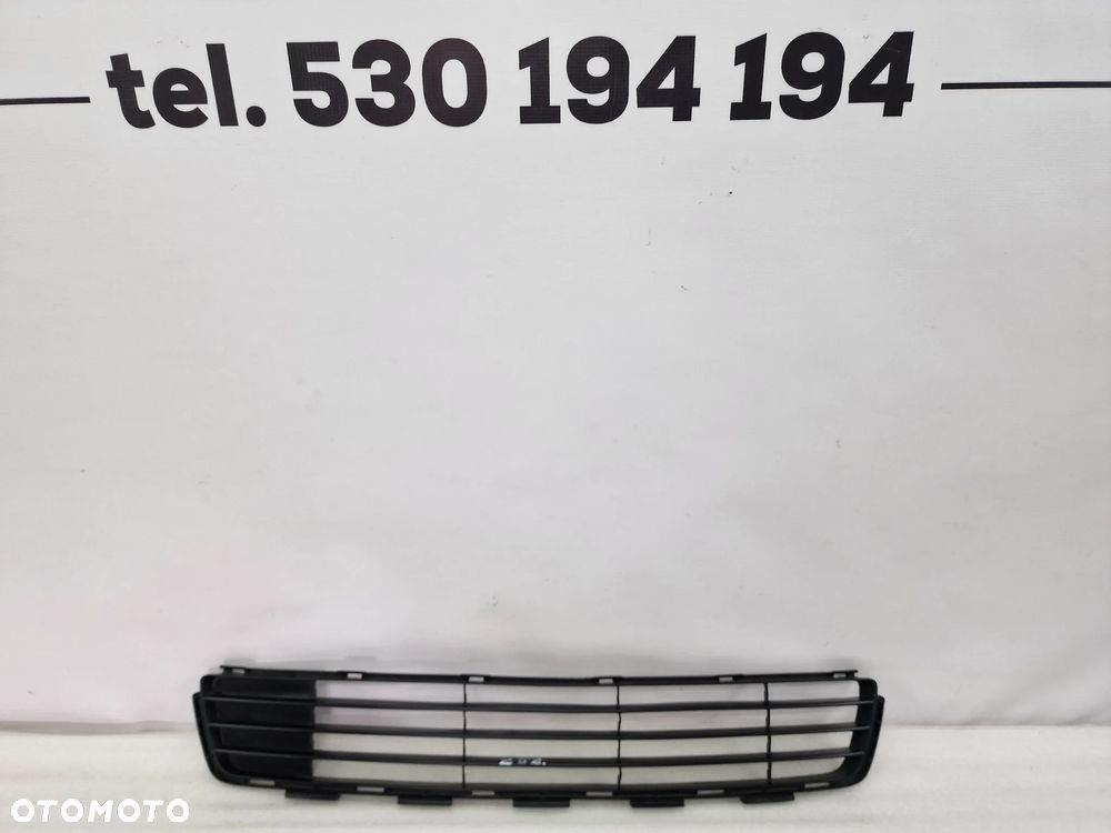 TOYOTA YARIS II LIFT 09- KRATKA ŚRODKOWA ZDERZAKA PRZEDNIEGO PRZÓD , NR 53112-0D160 , NR AUKCJI KR252 - 1
