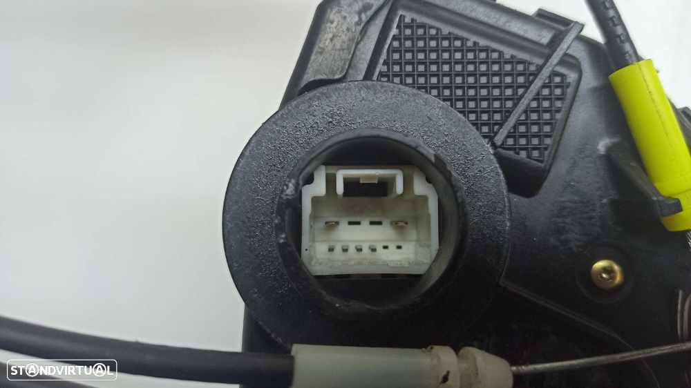 FECHADURA PORTA FRENTE ESQUERDA TOYOTA COROLLA (E12) 2.0 D-4D LINEA SOL BERLINA - 4