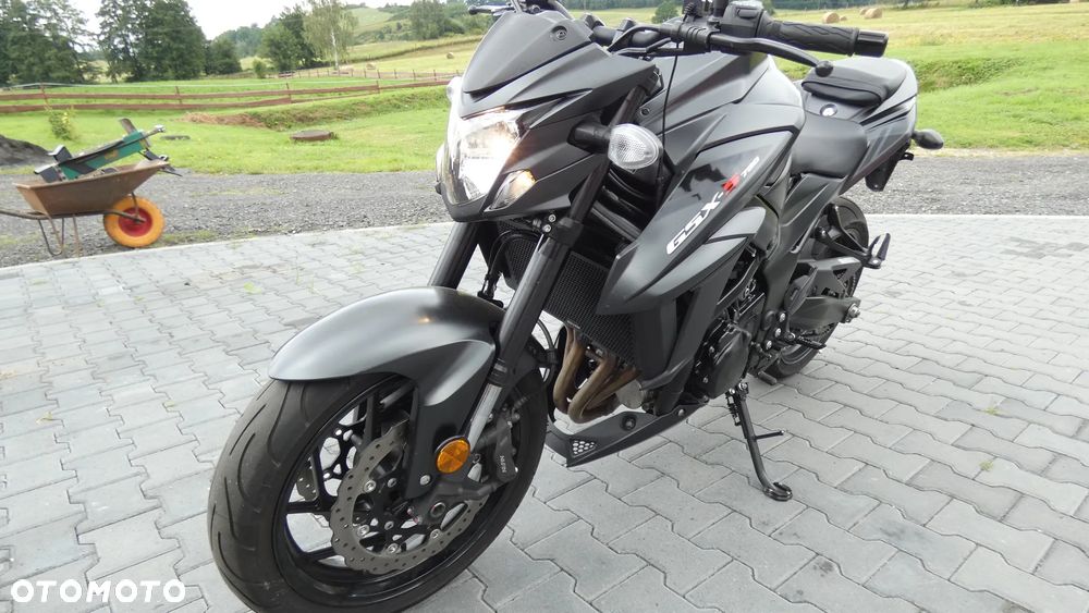 Suzuki GSX - 5