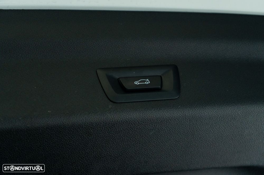 BMW iX1 eDrive20 Pack Desportivo M - 26