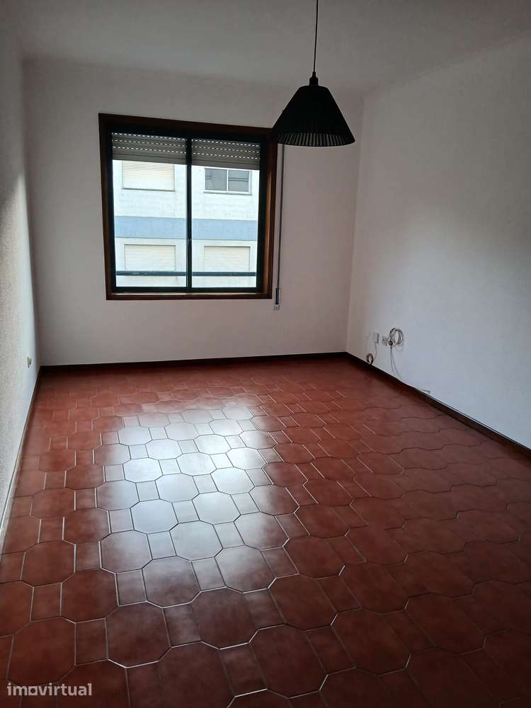 Arrendamento Apartamento - Monte dos Burgos - T1+1 c/garagem - Grande imagem: 2/6