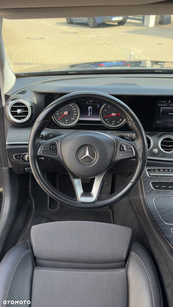 Mercedes-Benz Klasa E 200 4-Matic 9G-TRONIC - 15