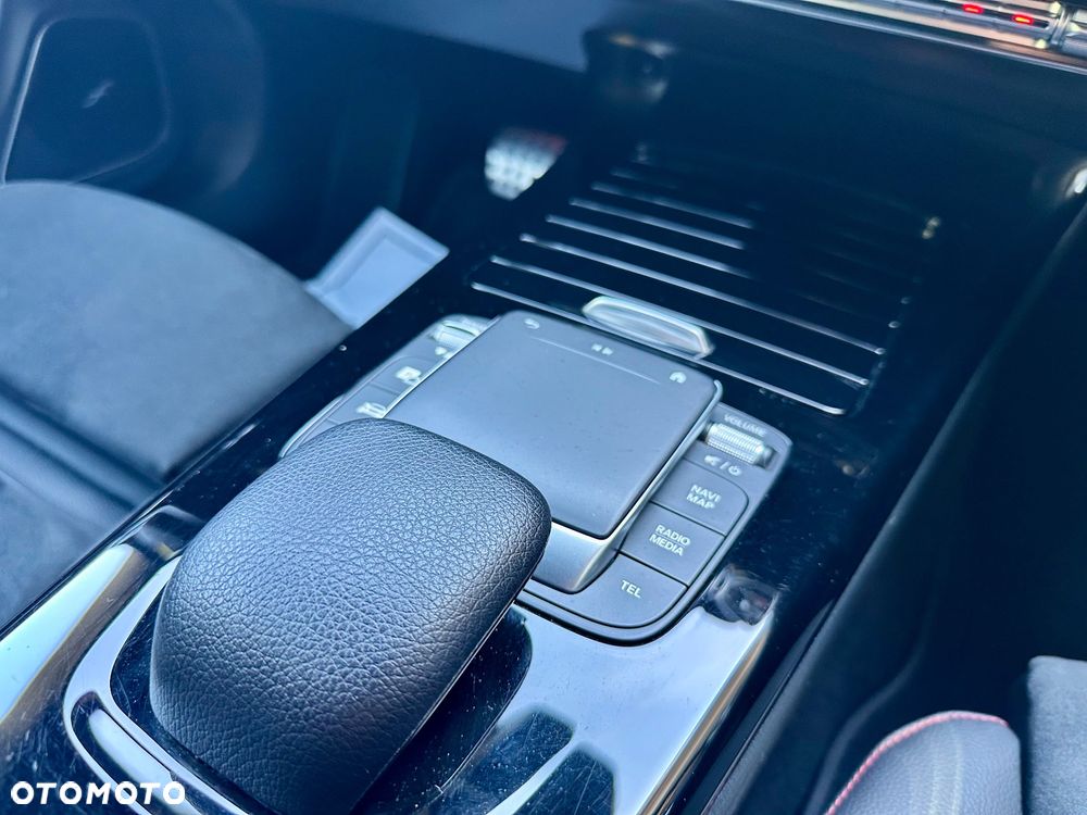 Mercedes-Benz CLA 250 4Matic Shooting Brake 7G-DCT AMG Line - 28