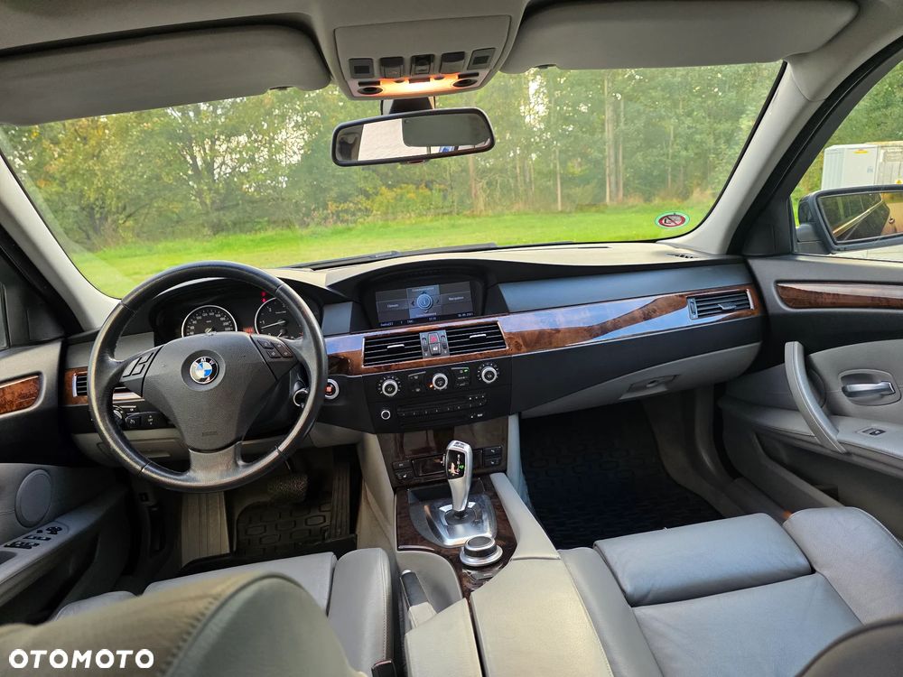 BMW Seria 5 525d Touring - 9